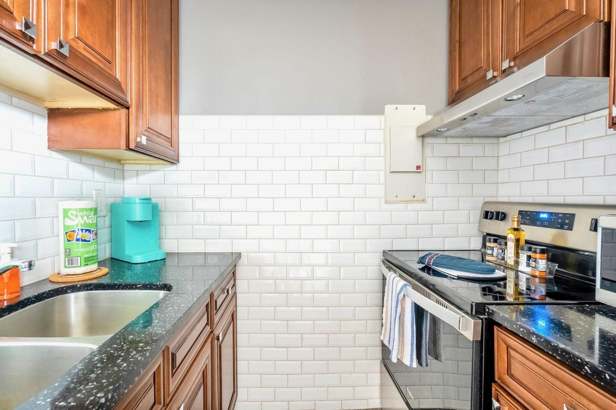 Newly Renovated 2Br Unit In Glenview West Apartment Хамилтън Екстериор снимка