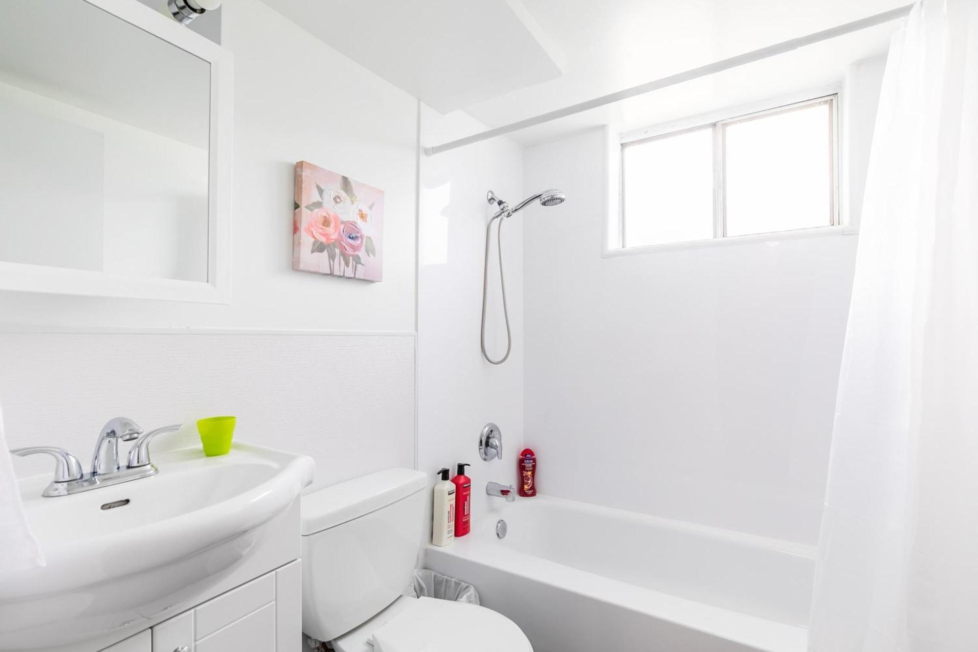Newly Renovated 2Br Unit In Glenview West Apartment Хамилтън Екстериор снимка